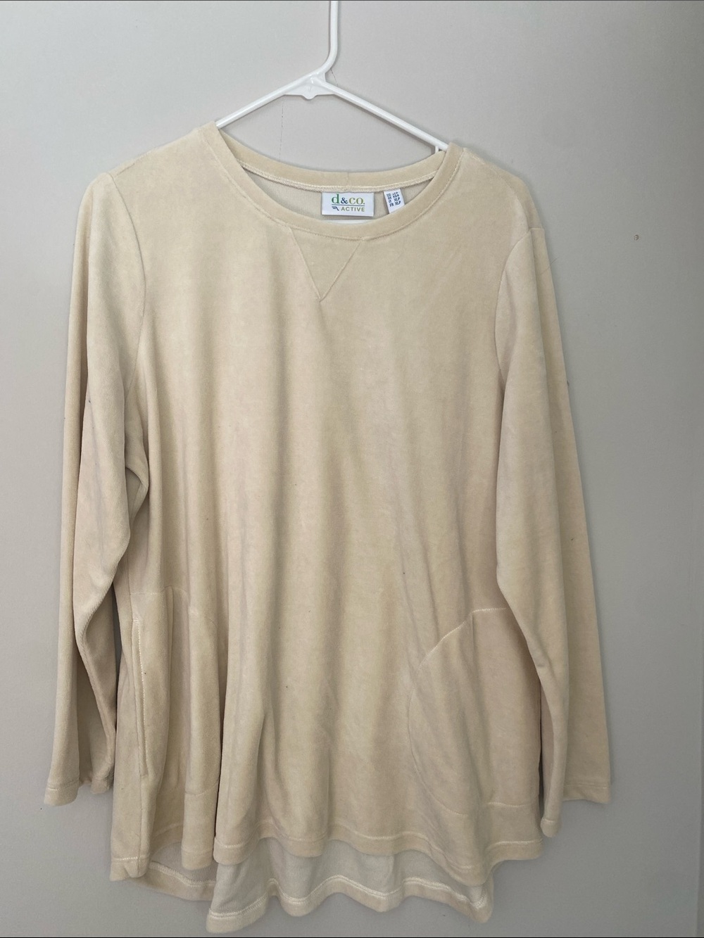 d&co Active Cream Long-Sleeve Pullover Top